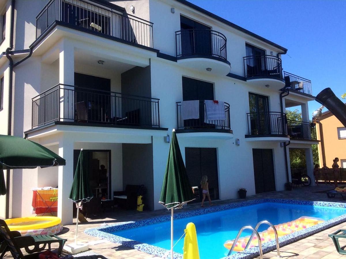 Apartmani Zaric Malinska Kültér fotó