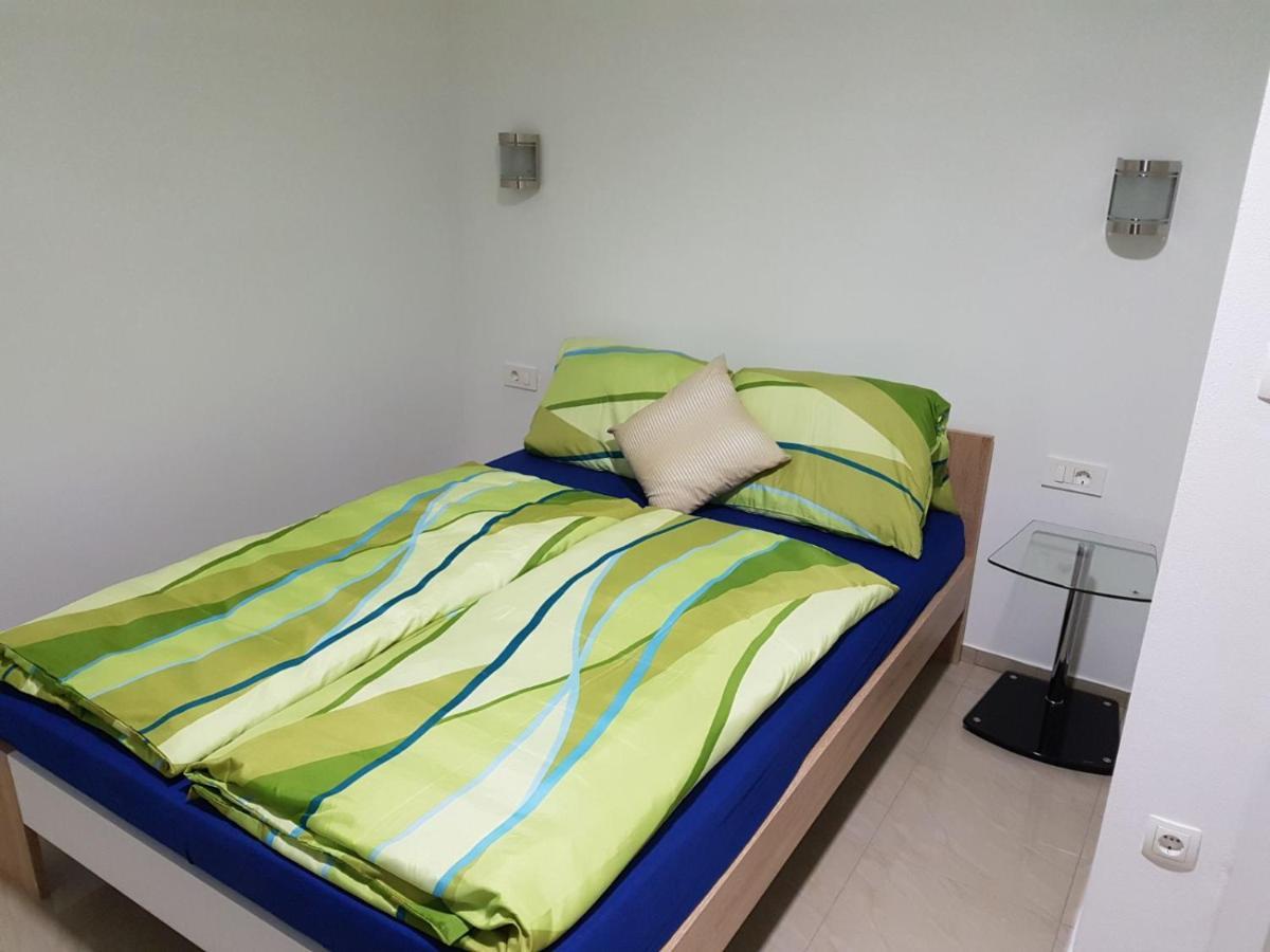 Apartmani Zaric Malinska Kültér fotó