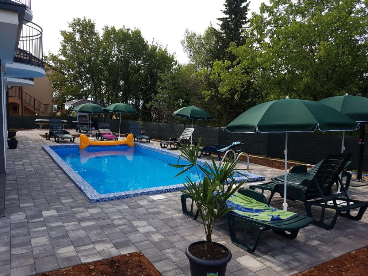 Apartmani Zaric Malinska Kültér fotó