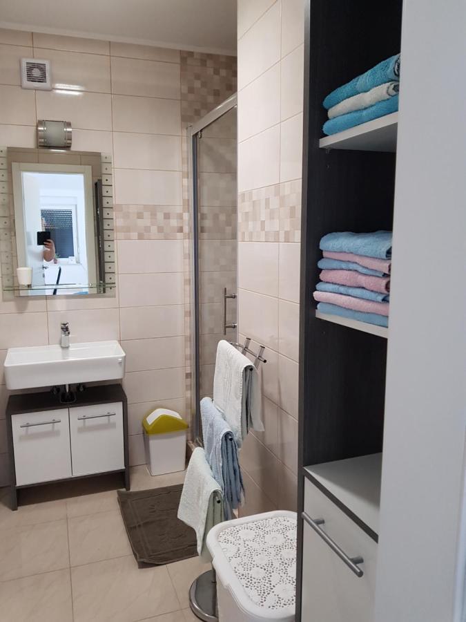 Apartmani Zaric Malinska Kültér fotó