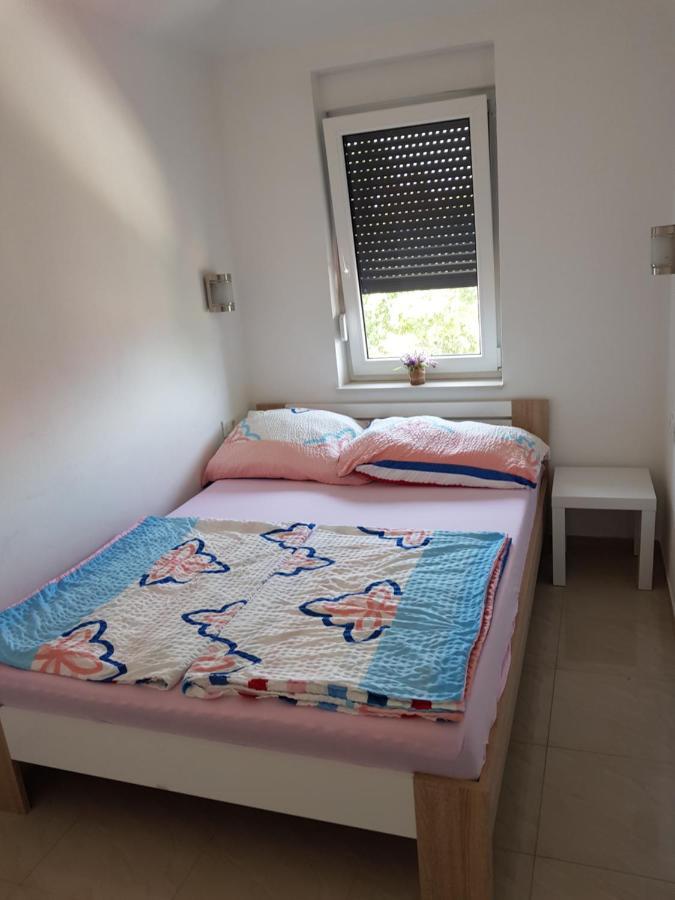 Apartmani Zaric Malinska Kültér fotó