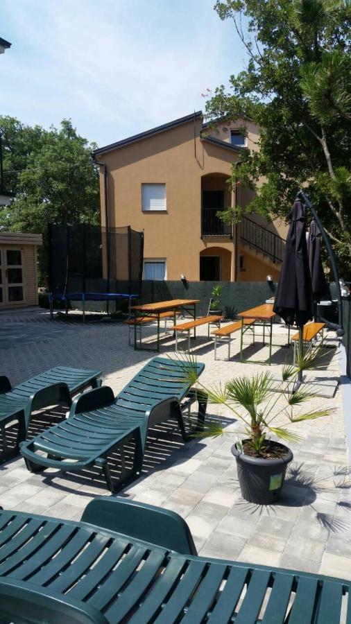 Apartmani Zaric Malinska Kültér fotó
