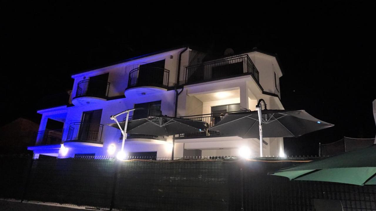 Apartmani Zaric Malinska Kültér fotó
