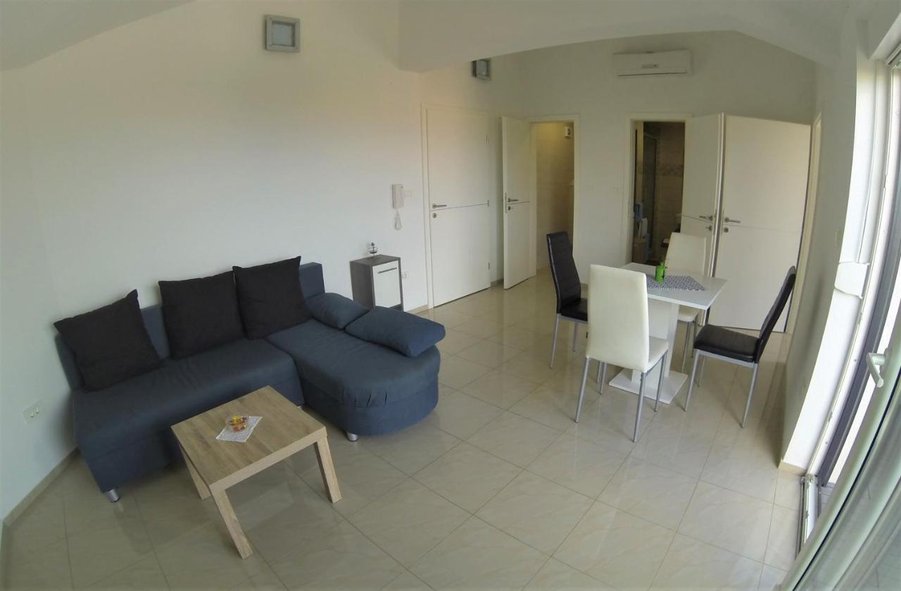 Apartmani Zaric Malinska Kültér fotó