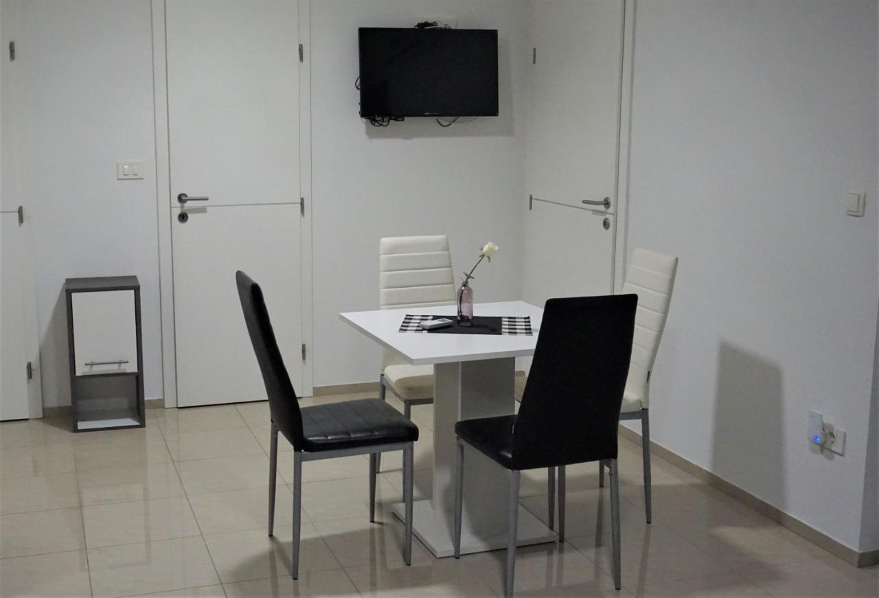 Apartmani Zaric Malinska Kültér fotó