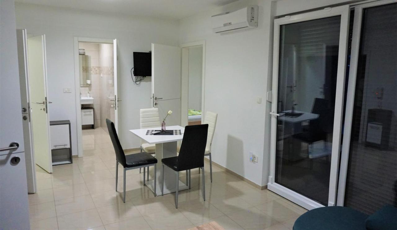 Apartmani Zaric Malinska Kültér fotó