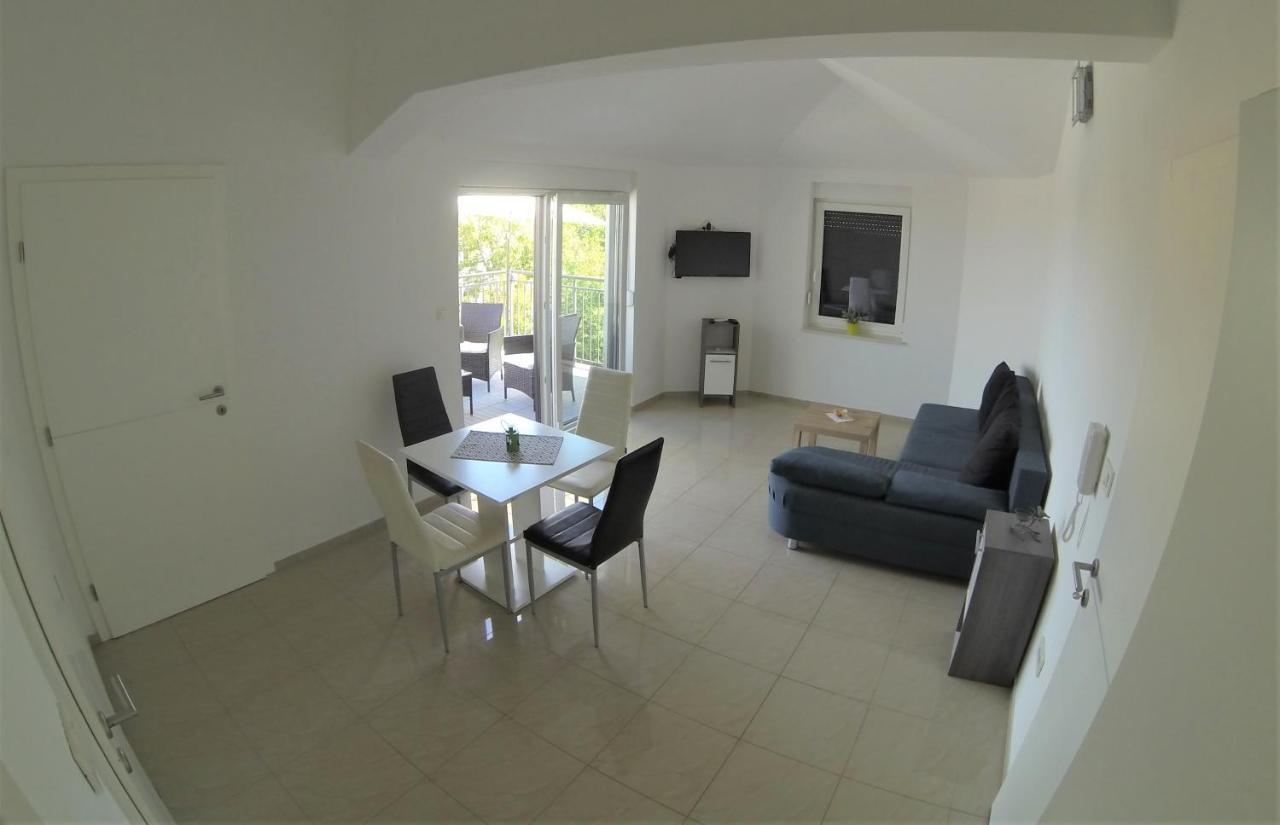 Apartmani Zaric Malinska Kültér fotó