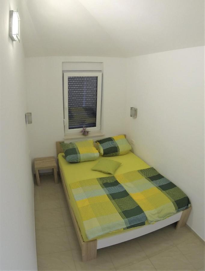 Apartmani Zaric Malinska Kültér fotó