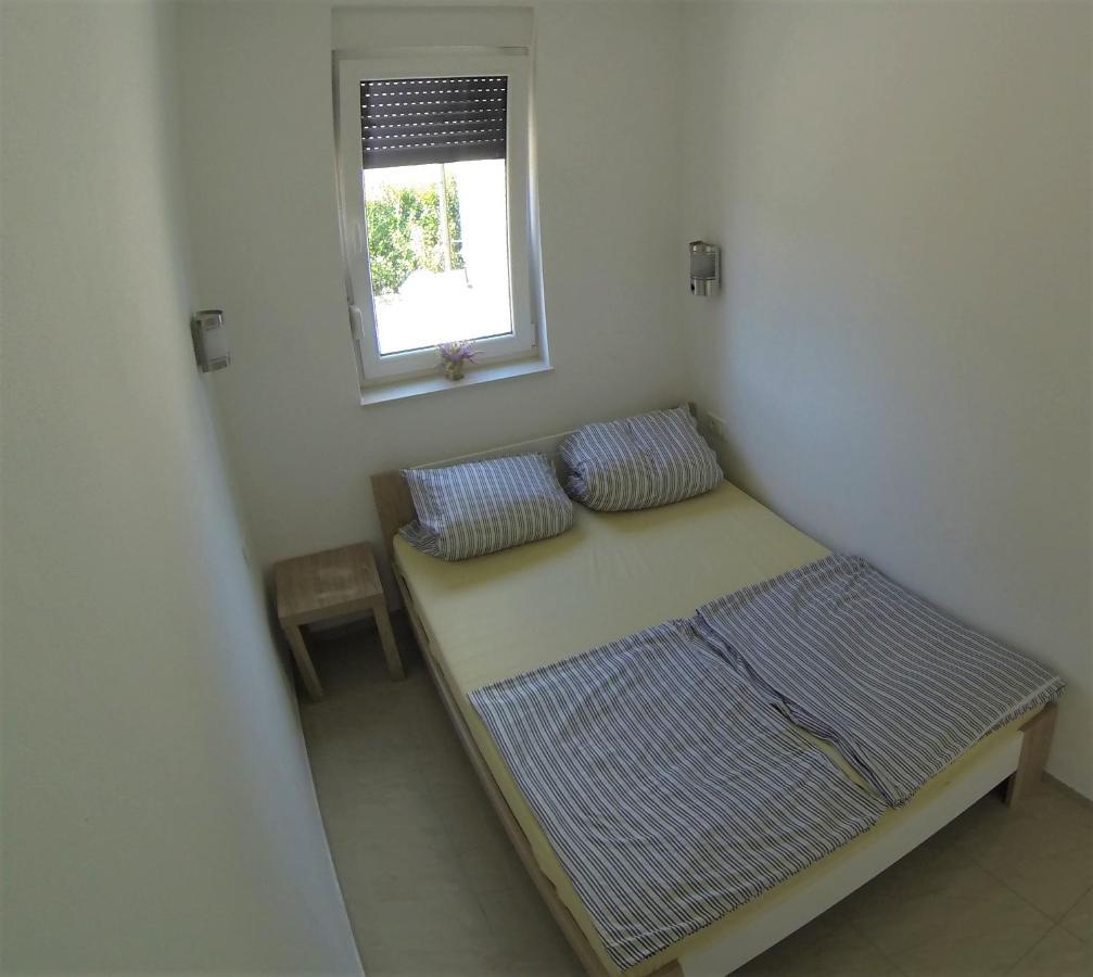 Apartmani Zaric Malinska Kültér fotó