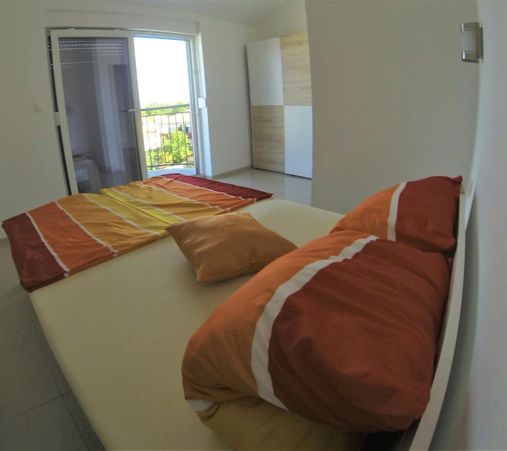Apartmani Zaric Malinska Kültér fotó