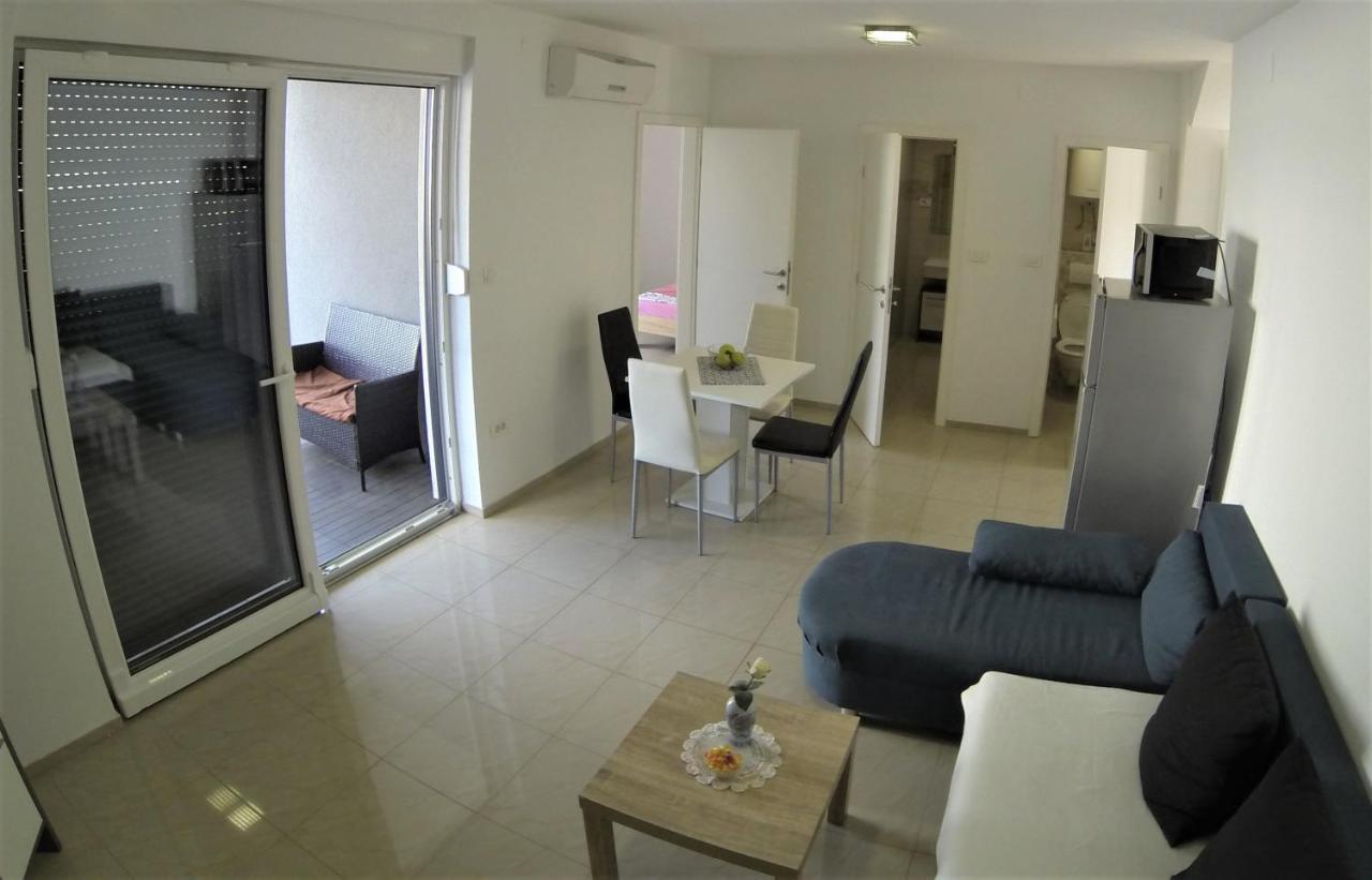 Apartmani Zaric Malinska Kültér fotó